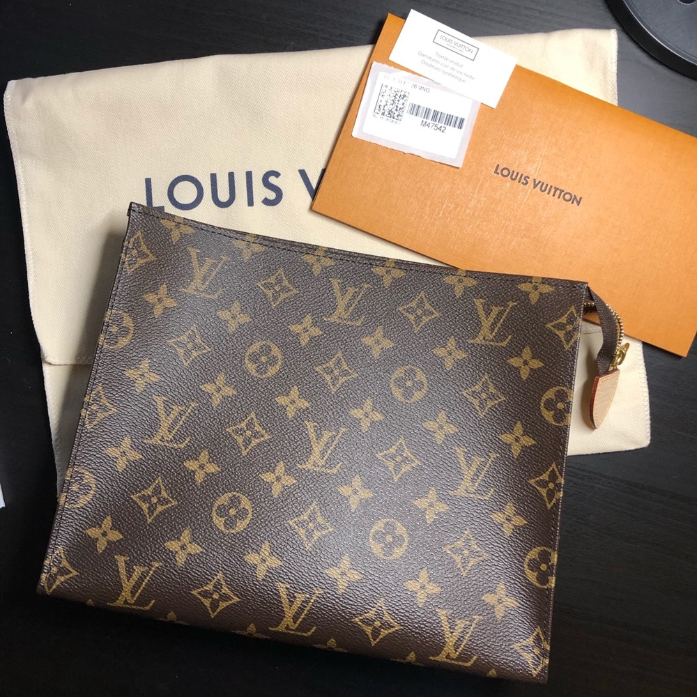 NWT / BNIB Louis Vuitton Toiletry Pouch 26